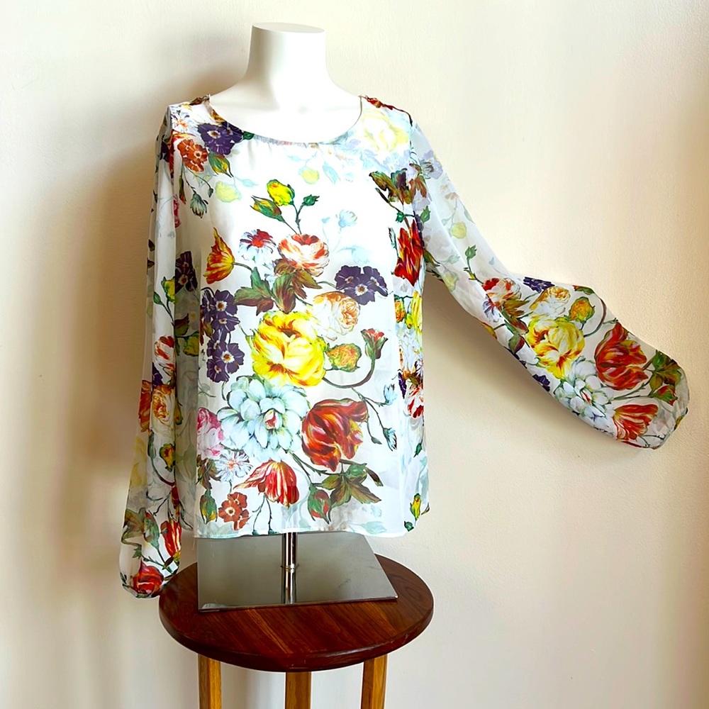 Forever 21 light gauzy top with cut out triangle back detail